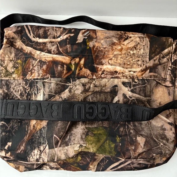NWOT BAGGU Nylon Messenger Bag - Photo Forest - Picture 11 of 13